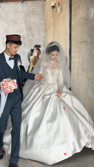 为什么回族的新娘子都长得这么漂亮？
这究竟是化妆的原因？
还是她们就是天生丽质？