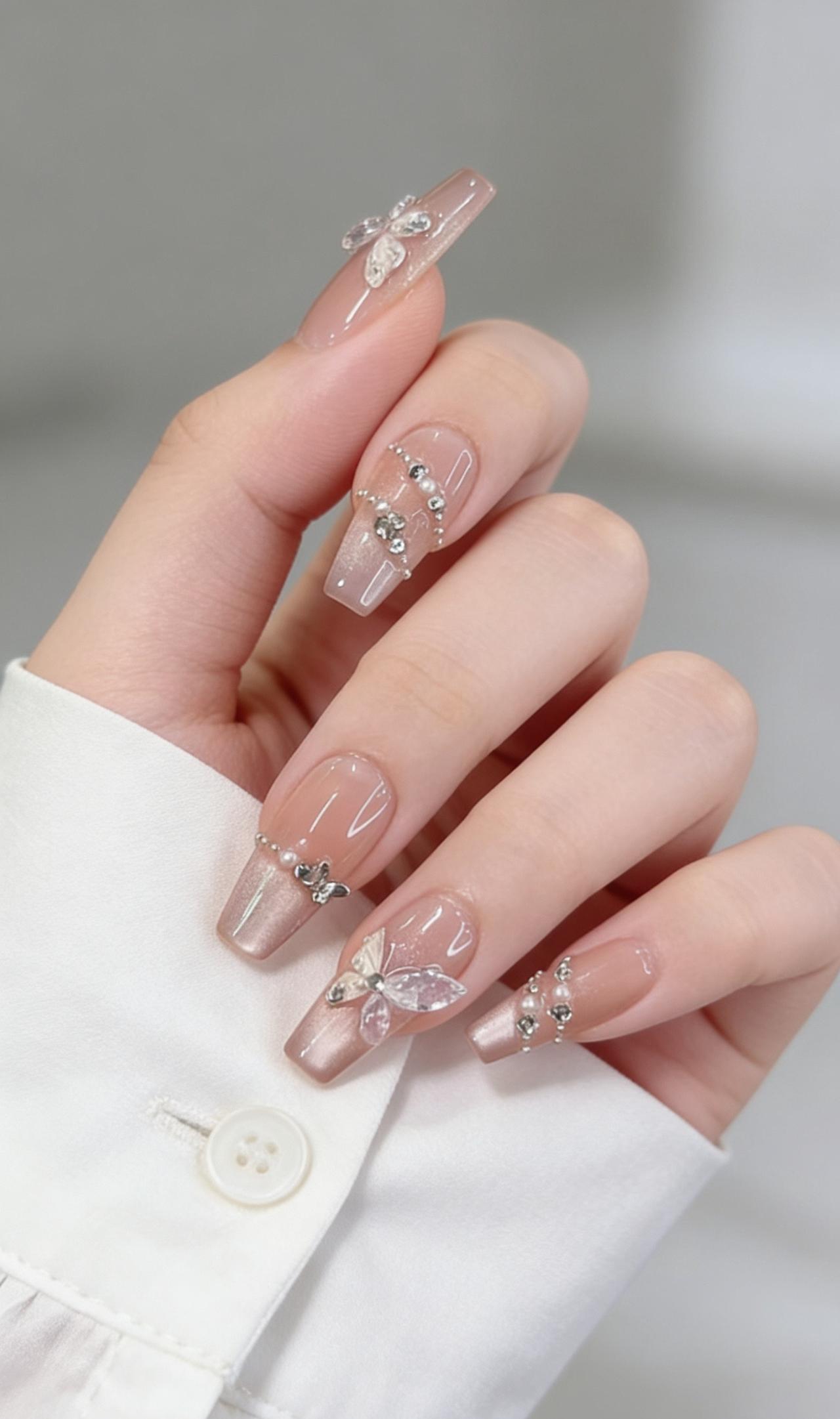 蝴蝶美甲系列 裸色系美甲 穿戴甲 长款纯欲美甲 冰透色美甲