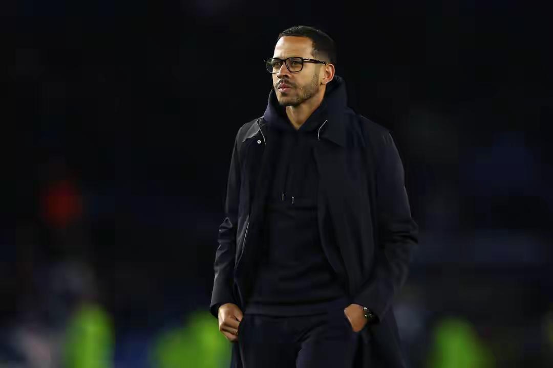 真是个笑话，切尔西又换教练了，就是换一头野猪当教练，切尔西队成绩也不会如此之差！