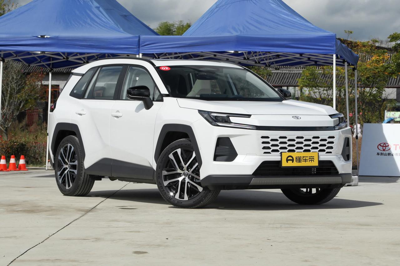 新一代荣放与威兰达依旧是TNGA-K平台的“同源双车”，核心实力一致，差异集中在