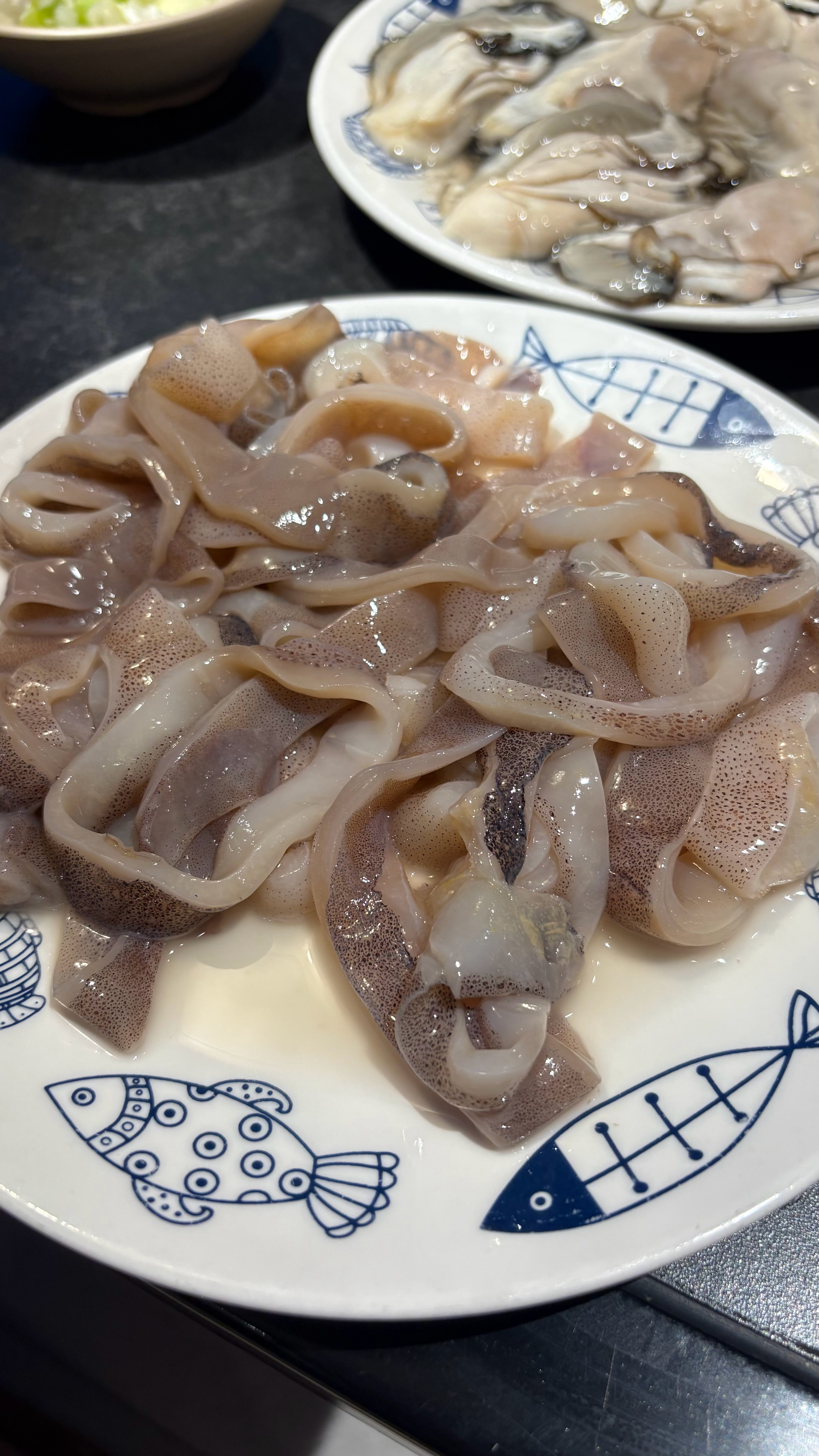 简单吃点，这家生意火爆的海鲜火锅店居然在一家造船厂里。 烟台·小韩火锅(大宇造船