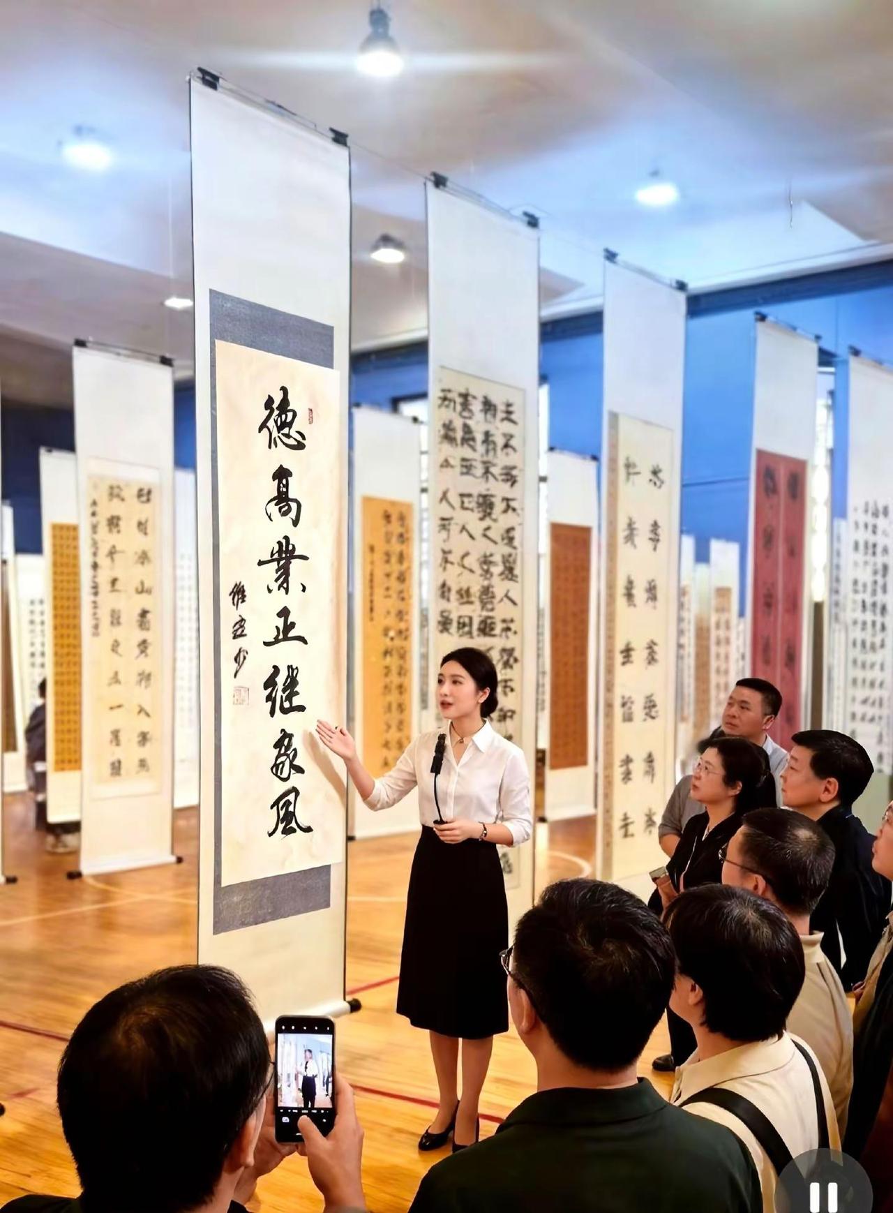 书法是文化自信重要来源 汉字是传承中华文脉的基石 书法特色展 书法展示现场