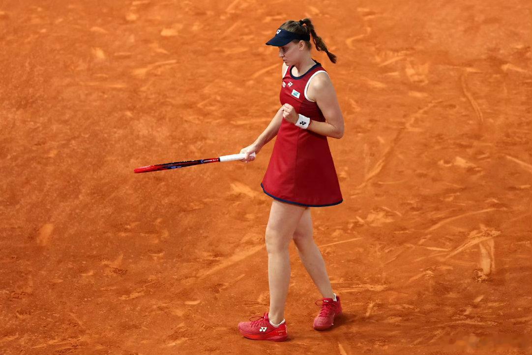 波塔波娃爆冷击败莱巴金娜WTA1000马德里站第四轮，幸运落败者波塔波娃以7-6