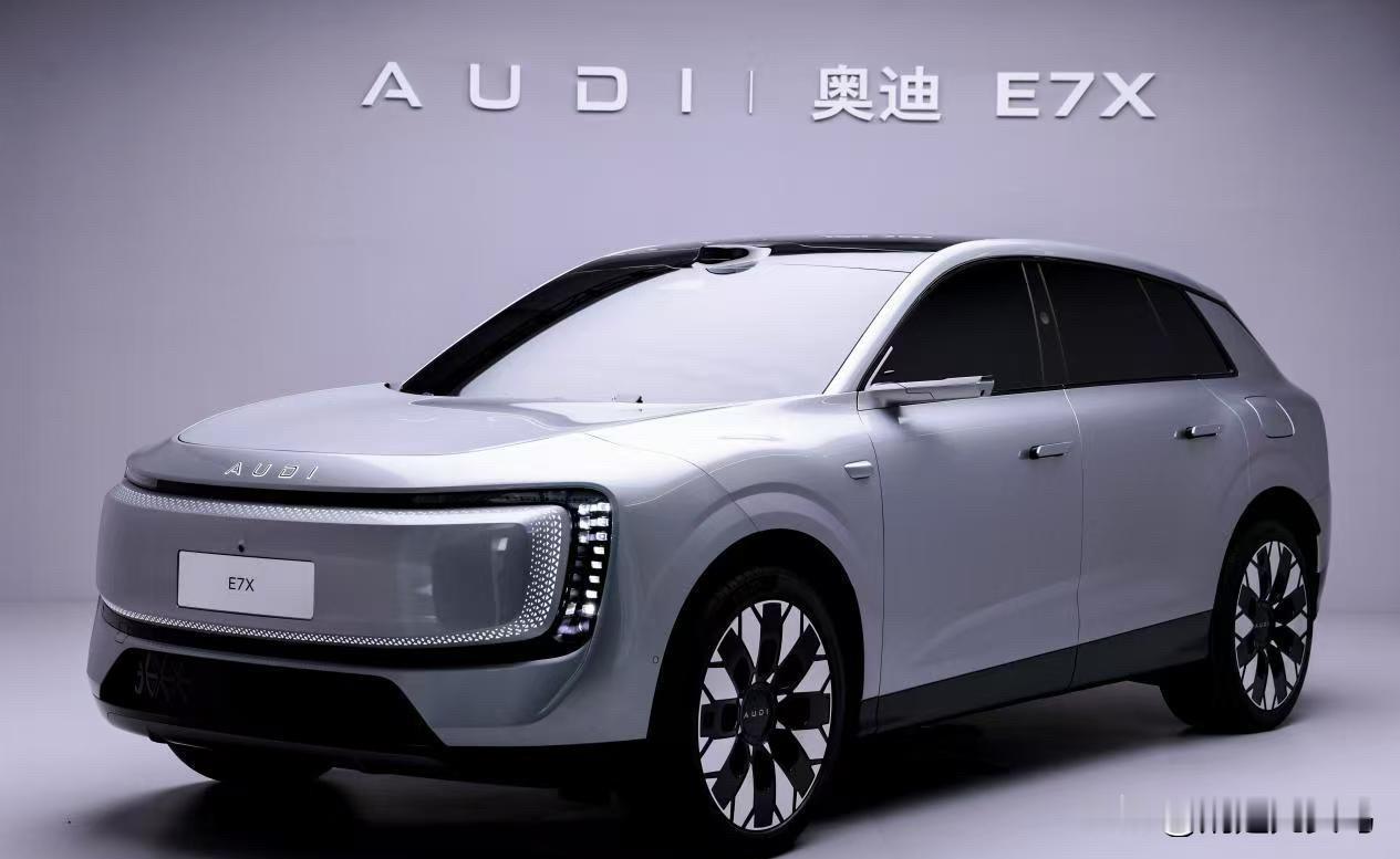 颜值即正义！奥迪E7X先锋型25.78万，把灯厂美学玩明白了
对比问界M6：
灯
