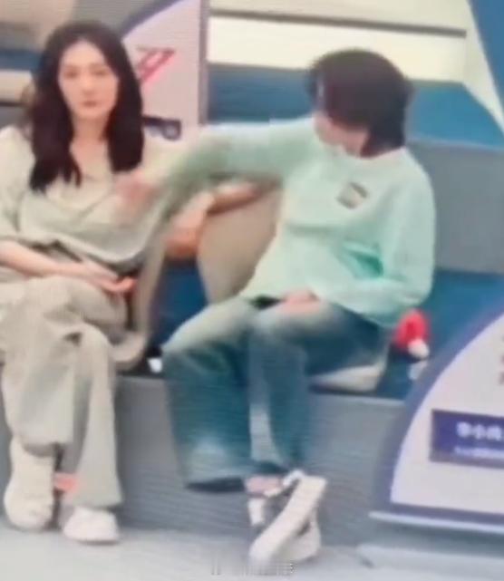 王濛 性格耿直又见不得美人儿落泪 看《乘风2026》这段热搜，王濛可太有意思了。