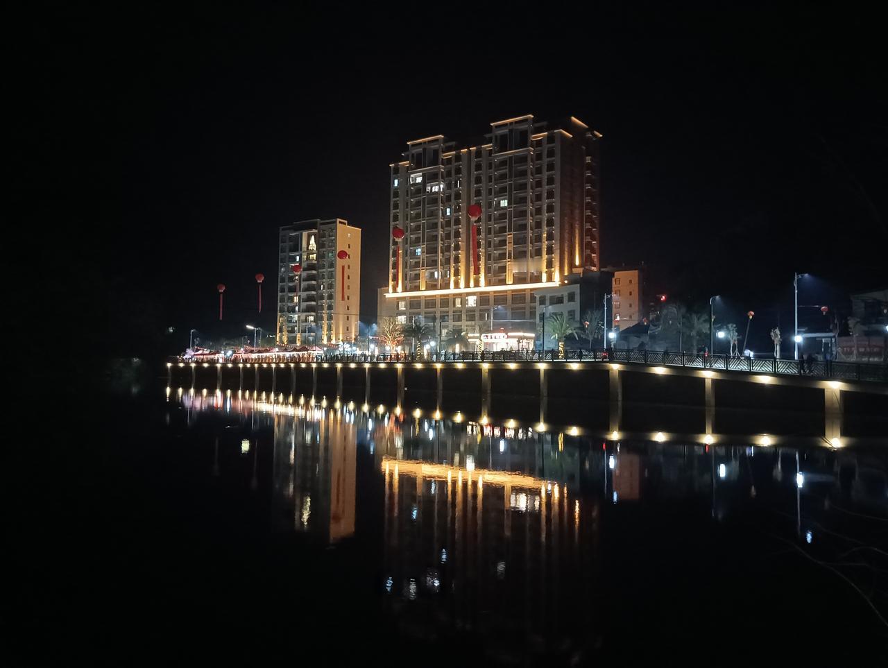 2026丙午马年，愿你以梦为马，不负韶华！前路虽有弯道，脚下尽是坦途。祝你马力全