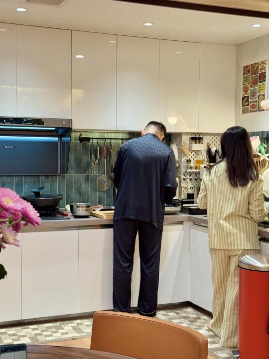 一起做饭，一起吃饭，是中年夫妻的浪漫