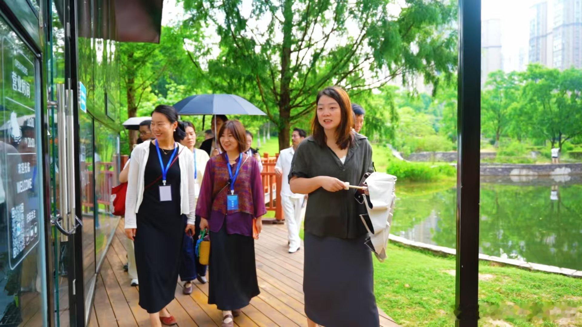 网络名人看长沙之雨花篇以网为媒传美名，以行践知看蝶变。7月14日，“e网花开 寻