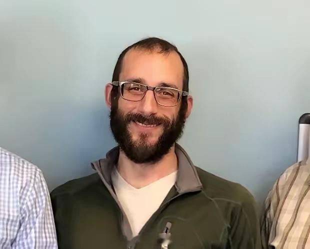 美执法人员枪杀男子后数枪眼根正苗红的白人普雷蒂，退伍军人医疗保健系统的一名重症监