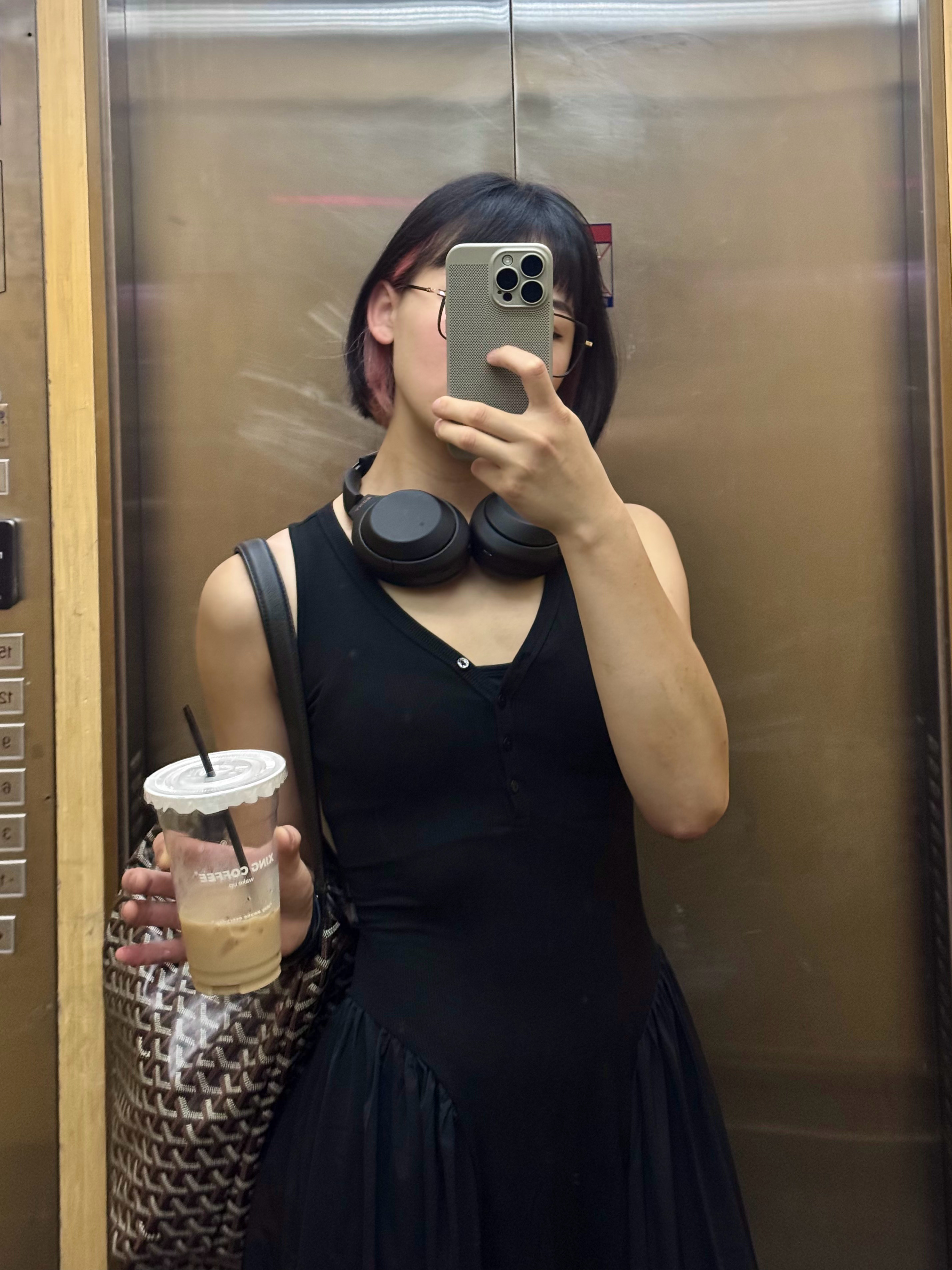 嘻嘻来杯咖啡醒一醒练前[太开心]运动打卡运动就是坚持健身OOTD[超话]xing