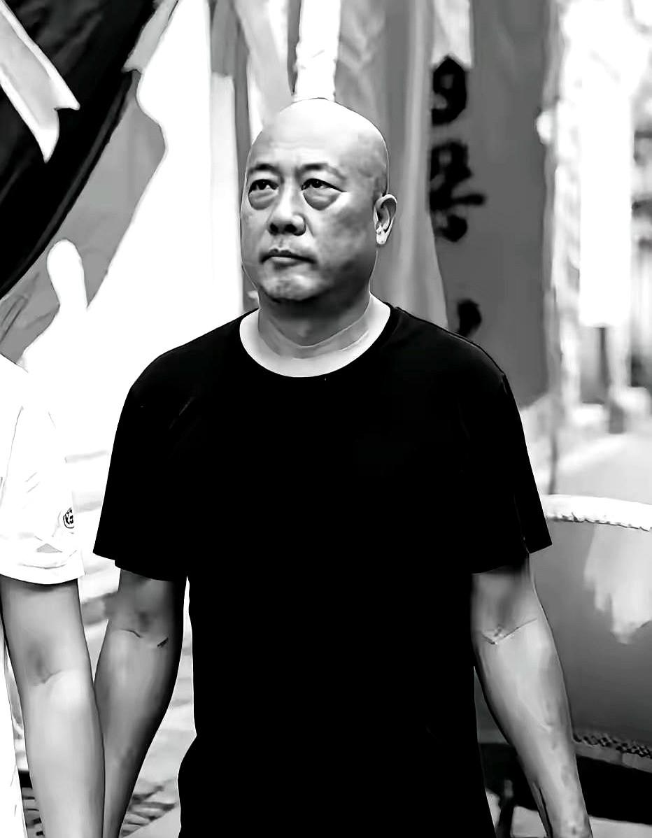 练武四十年的曹教练，57岁，不烟不酒，一身腱子肉，但他说，真正的功夫不是练，而是