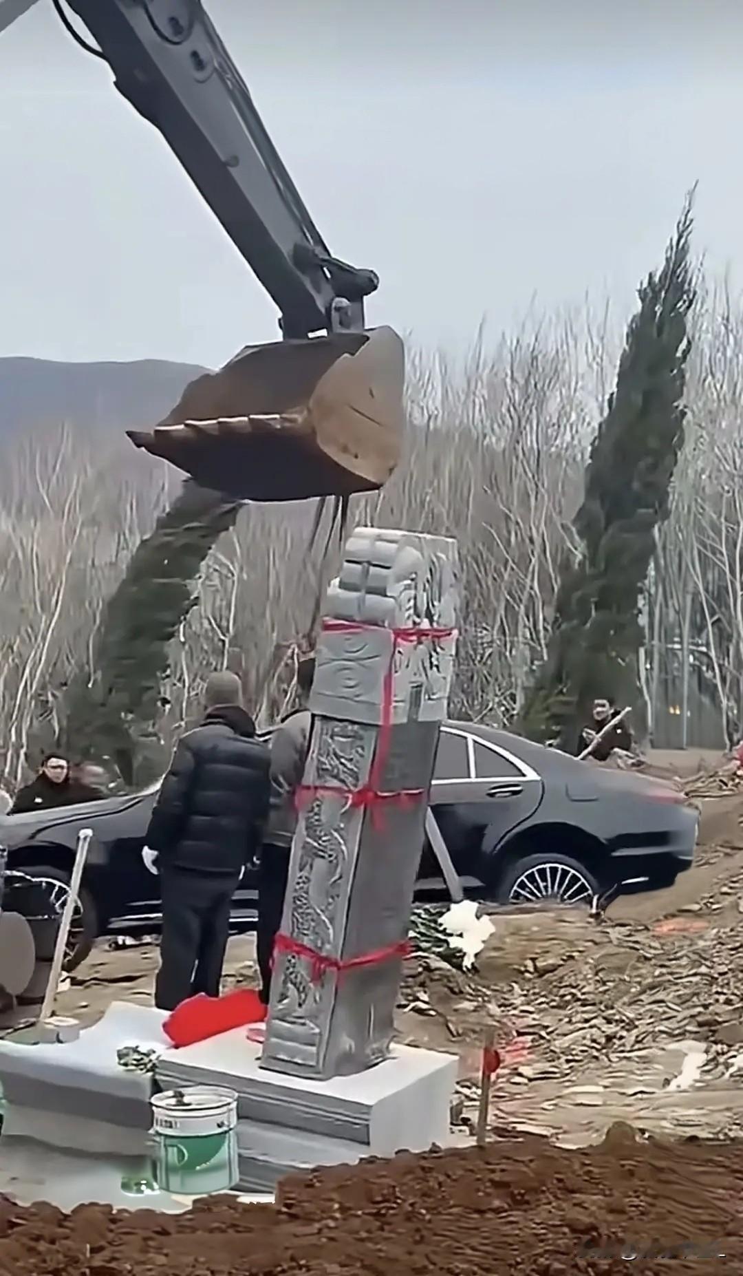 其实这事就根本没必要过多的去关注去讨论。
陪葬一辆轿车这件事，这几天网上一直在纷