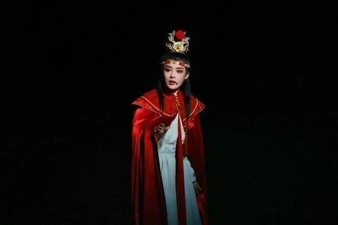 陈丽君也被质疑“定向委培”，有网友称其是“那尔那茜2.0”？真正值得追问的，不是