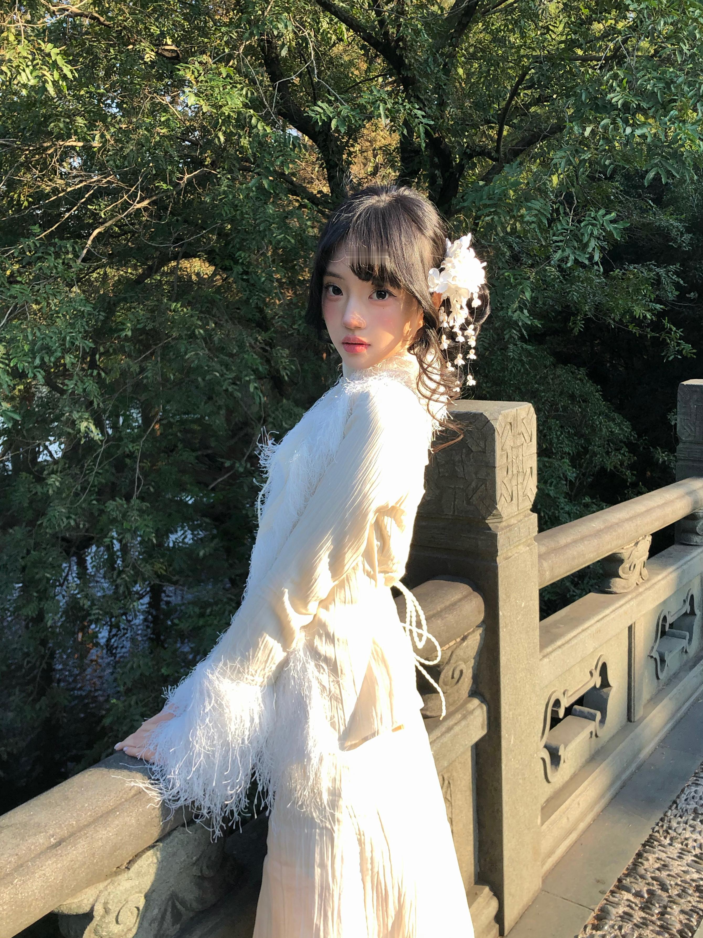 路过的阿姨说我像白蛇哈哈哈哈 