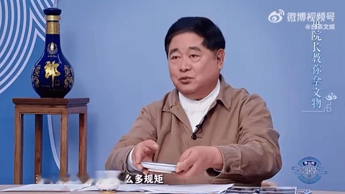 一开始只是想找个下饭综艺  景德镇瓷器带给我的震撼还在上升，没想到皇帝来了都得等