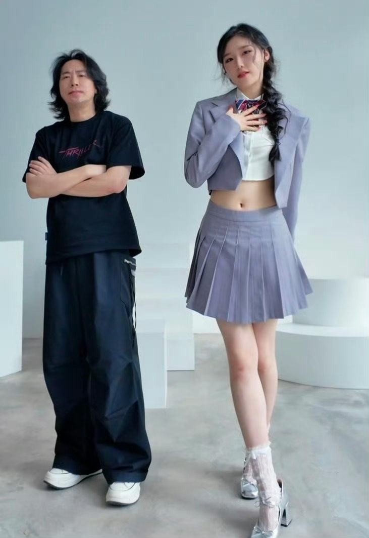 卢庚戌给女儿写的两篇千字长文卢庚戌女儿交出17岁成绩单 卢庚戌在长文里说，女儿想