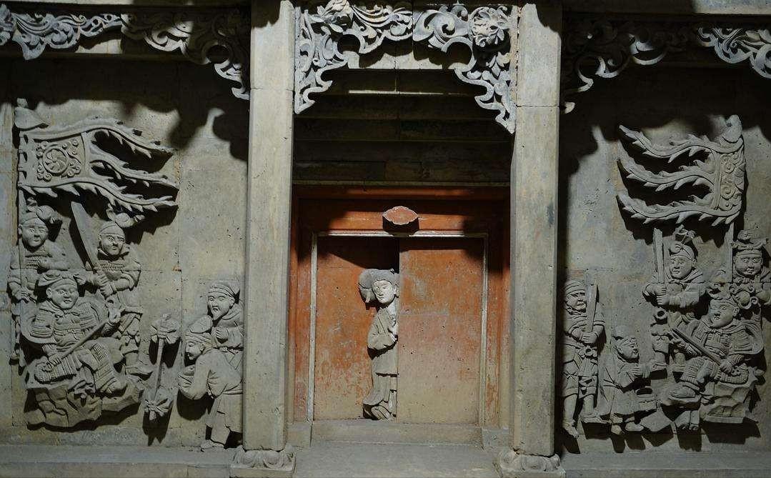 1973年，山西运城稷山县，一个叫马运远的农民从村后百墓坡连滚带爬跑了出来。回到