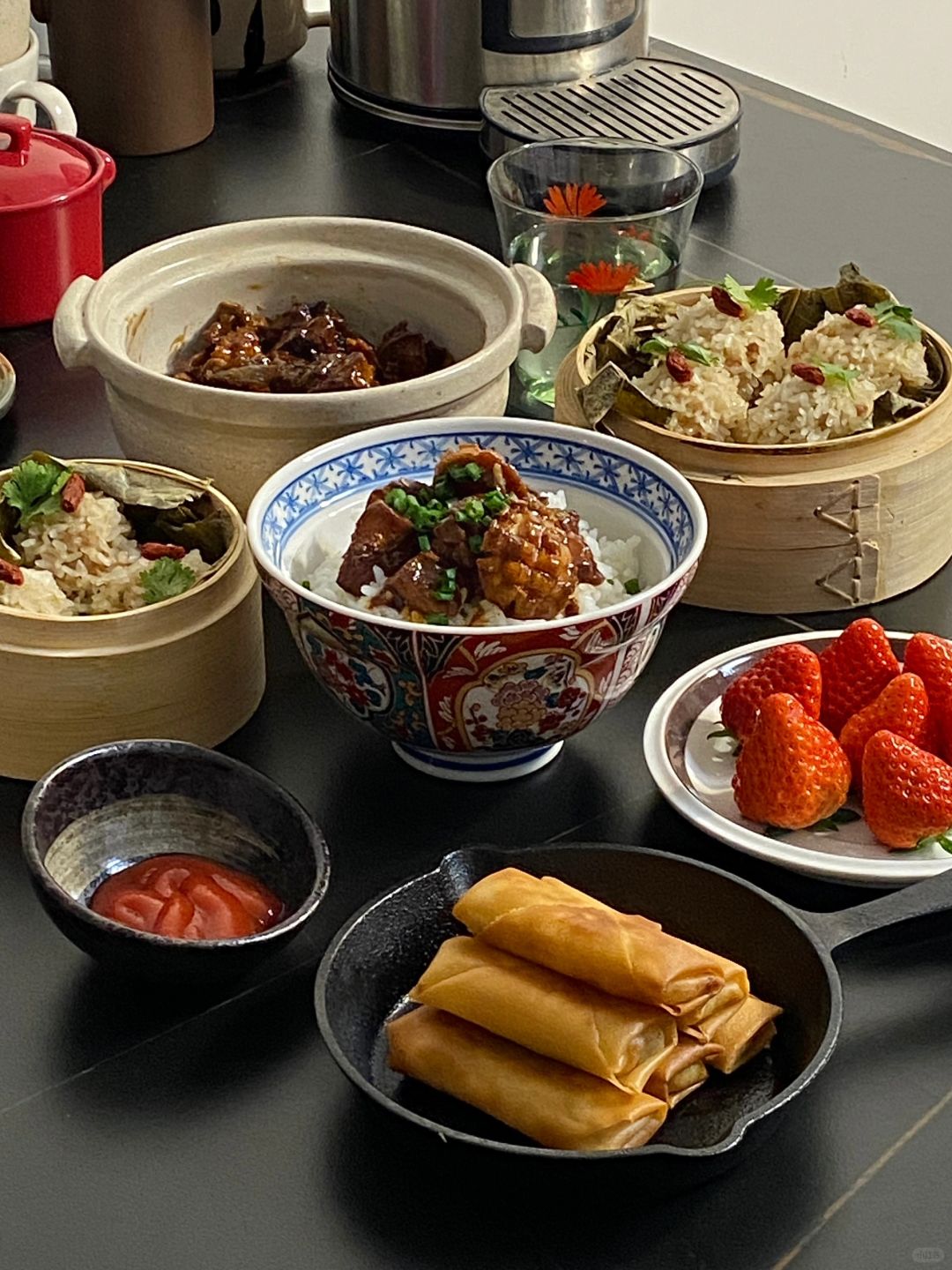 今日食谱📜｜鲍鱼焖鸡 糯米丸子 虾肉春卷🥢