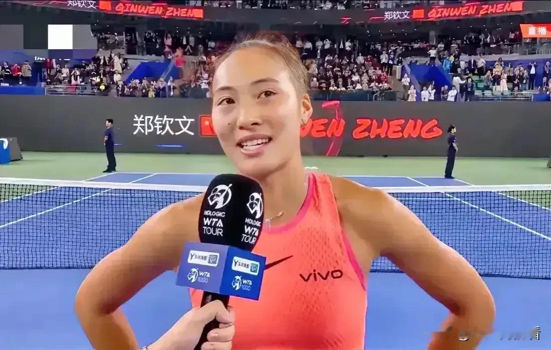 武网决赛郑钦文1:2萨巴伦卡，赛后她说了“三句”肺腑之言，令人瞬间点赞[赞]
1