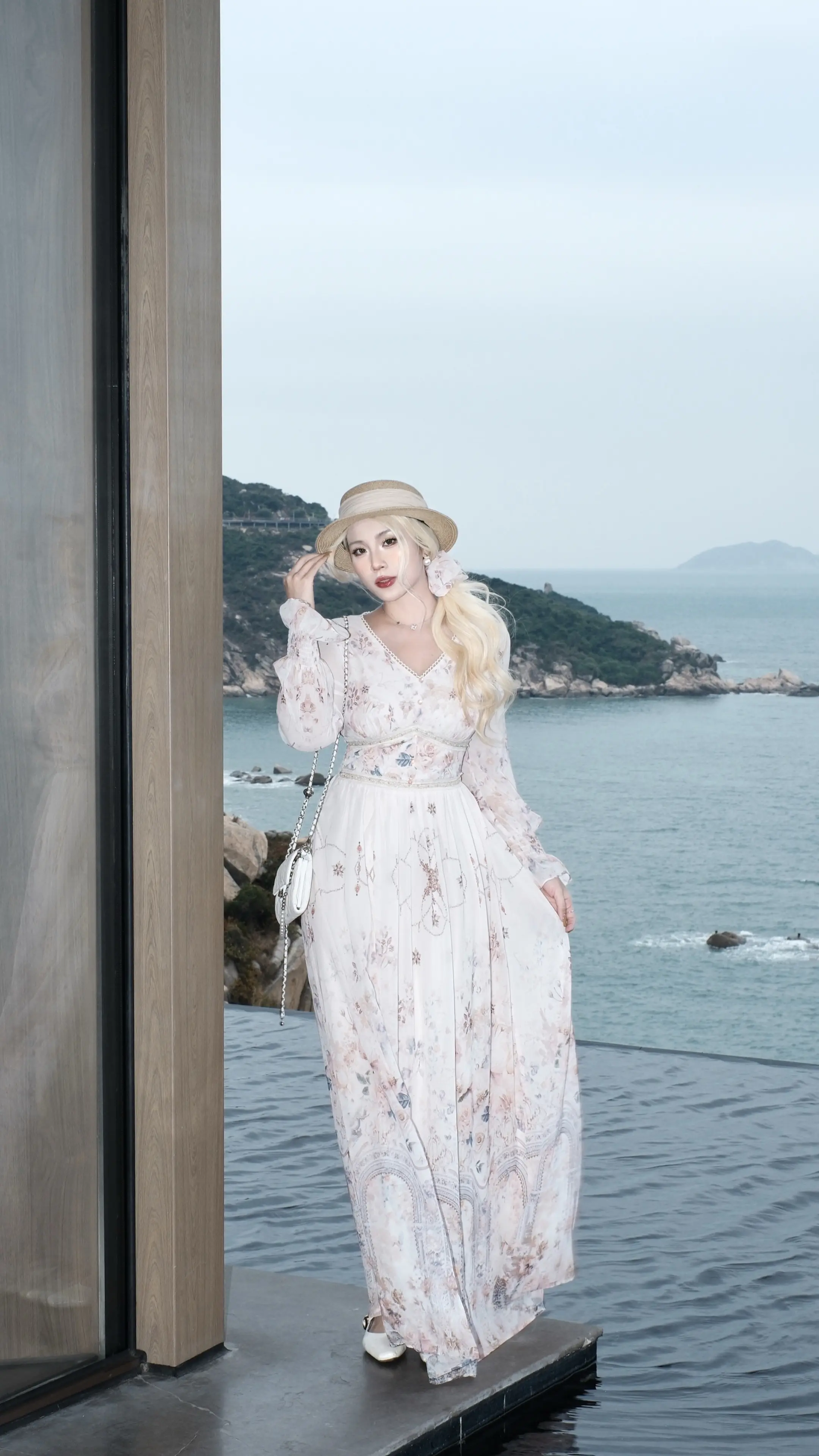 有一个幸福的女孩 正在读我这句话