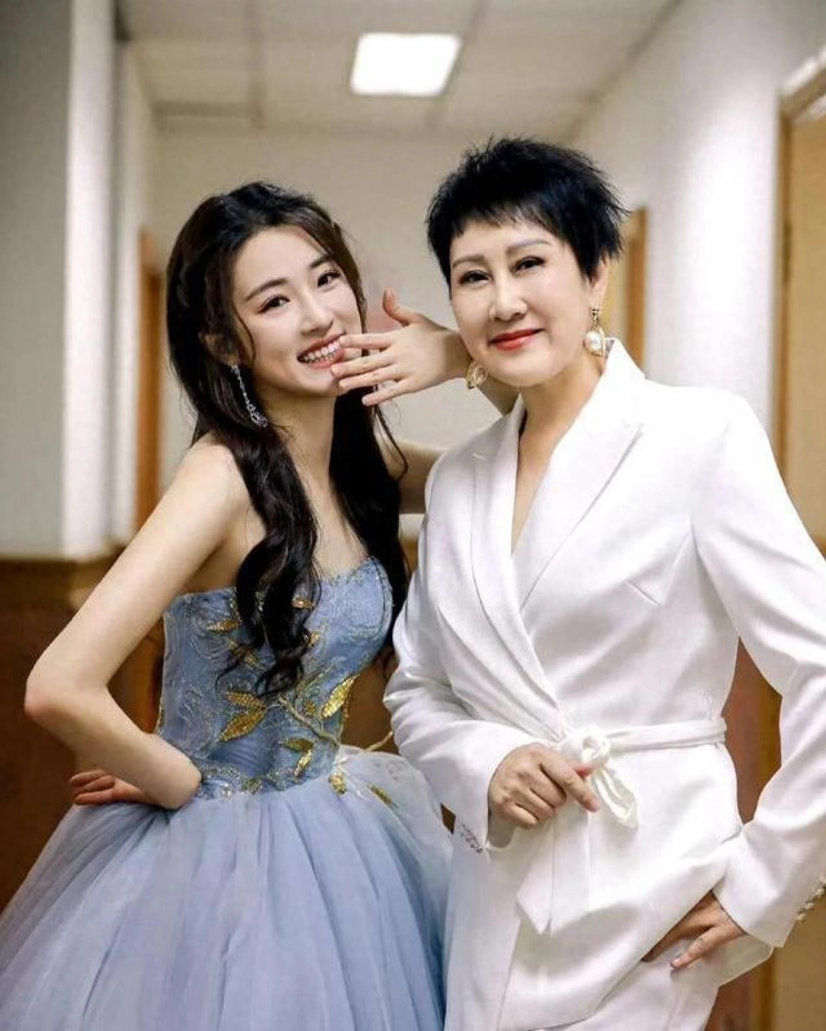 张凯丽女儿身为科班出身的星二代，她一直低调拍戏，从不借母亲热度炒作，拍戏踏实肯吃