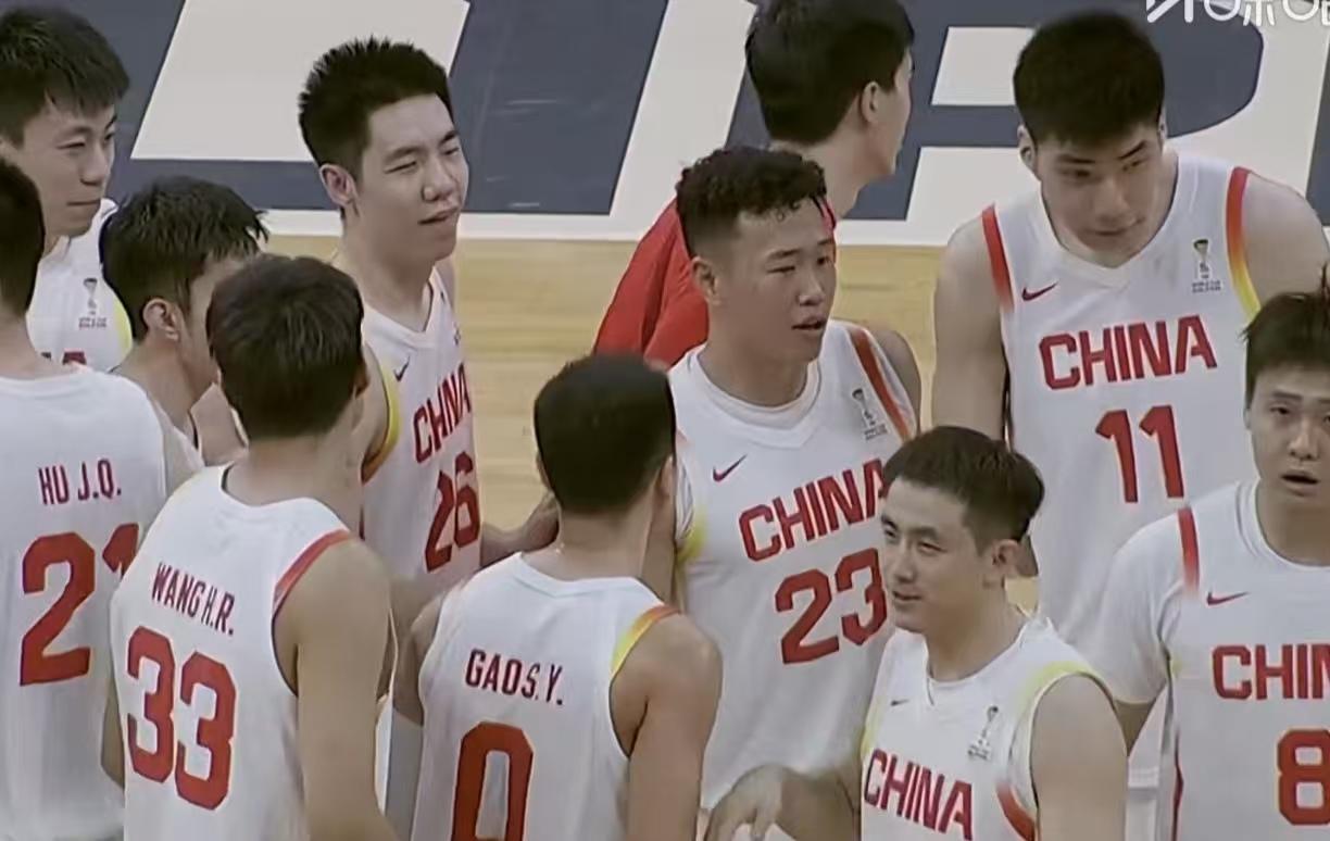 中国男篮险胜中国台北，拿下关键胜利的最大功臣，不是胡金秋，不是贺希宁和赵继伟，也