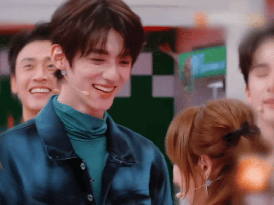 吓到的是孟佳尖叫的是孔雪儿不行了，她们咋那么可爱