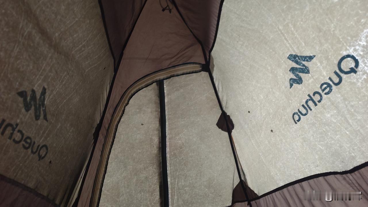 昨天也就骑行了三十多公里，知道这两天有雨就找了个可以遮雨的地方住下了。今天早上起