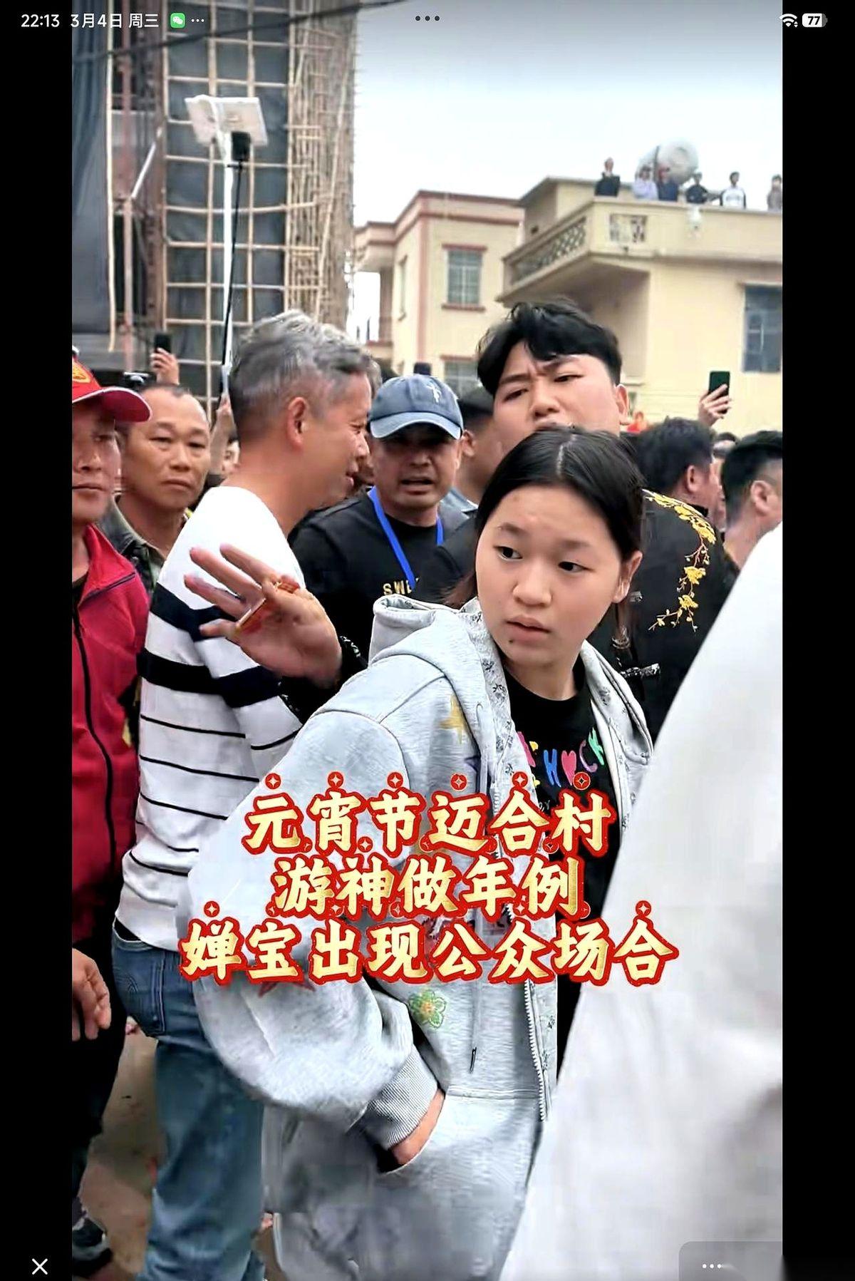 大过年的，刷到陈芋汐一身腱子肉在训练，再切到全红婵在村里疯玩、放炮、带娃……
说