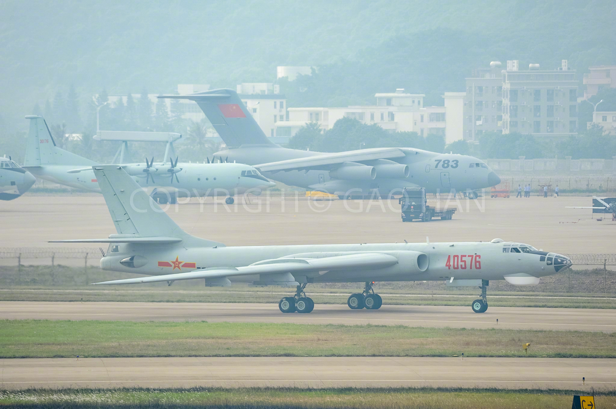 轰-6M只在2014年中国航展上出现过一次。这是种以长剑巡航导弹为主要对地打击武