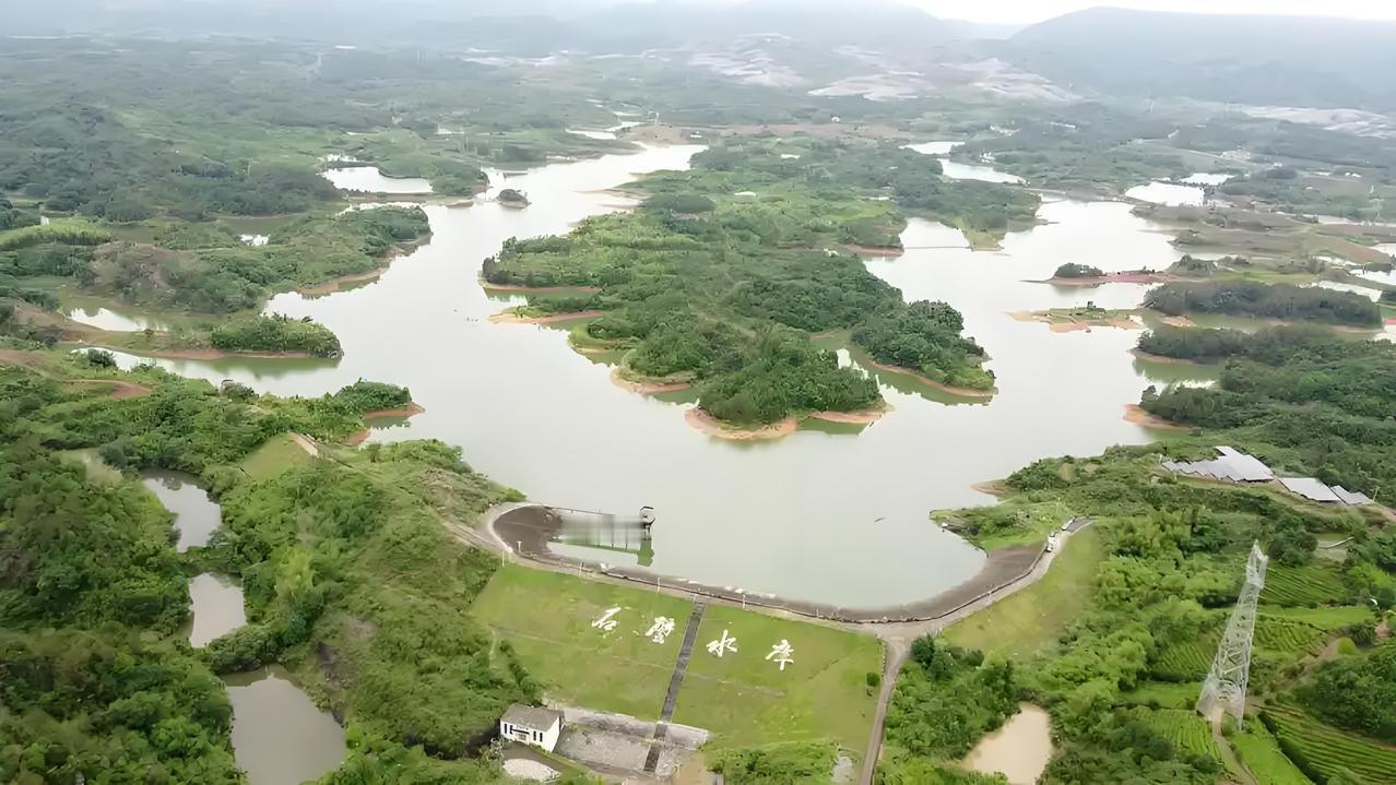 去过咸宁崇阳小九寨景区，体验超棒！周末自驾去，可从板坑村进顺着溪水往下走，或者反