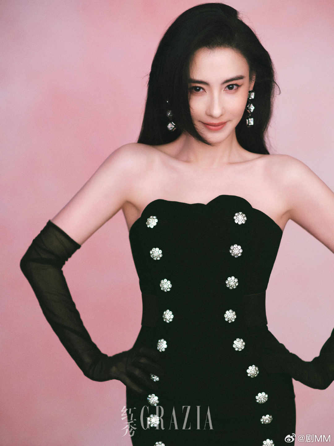 张柏芝红秀杂志大片张柏芝杂志大片张柏芝红秀杂志大片，造型百变，风格多样，每一张都