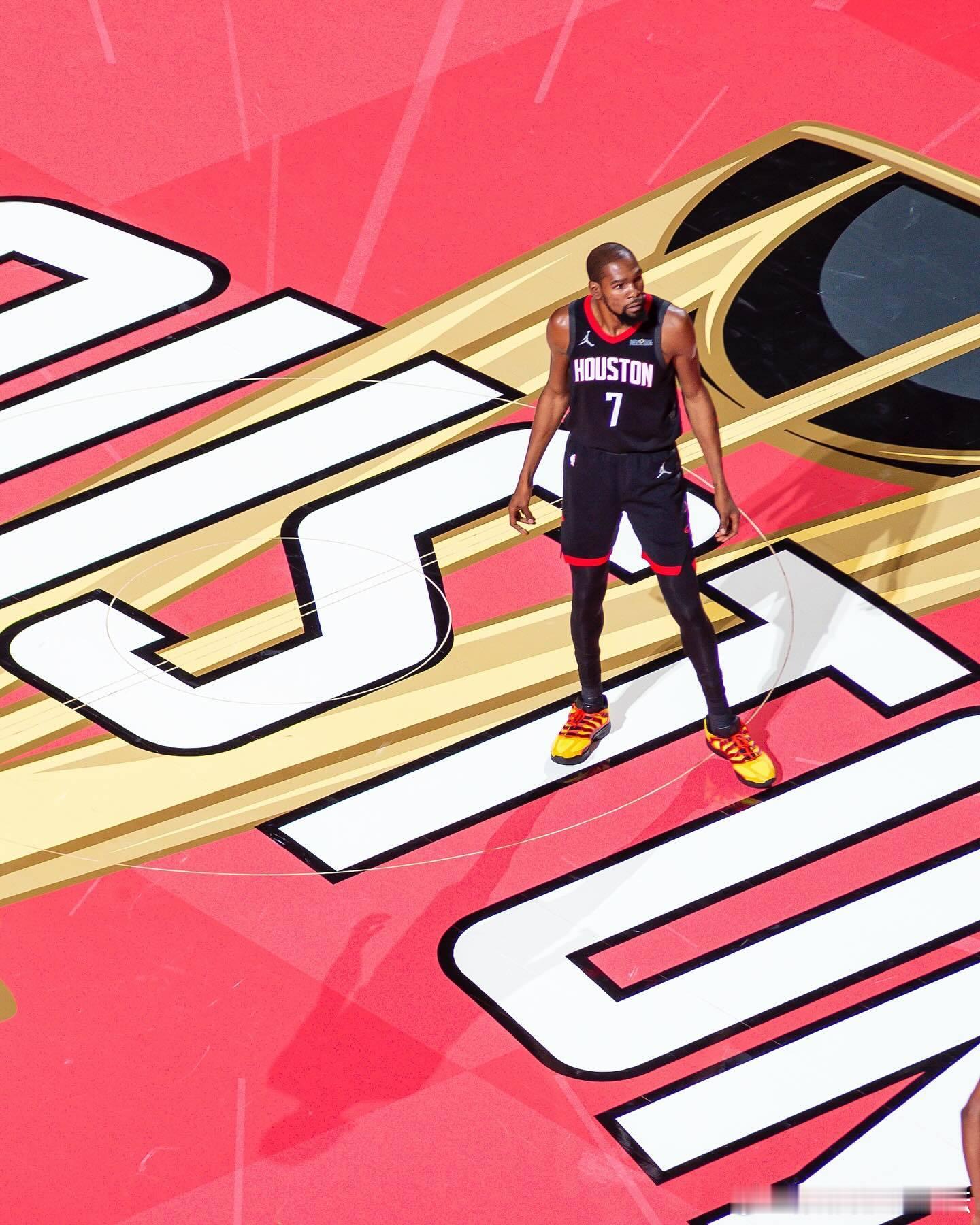 杜兰特已不在伤病报告中，明日可以出战与爵士的比赛休斯顿火箭