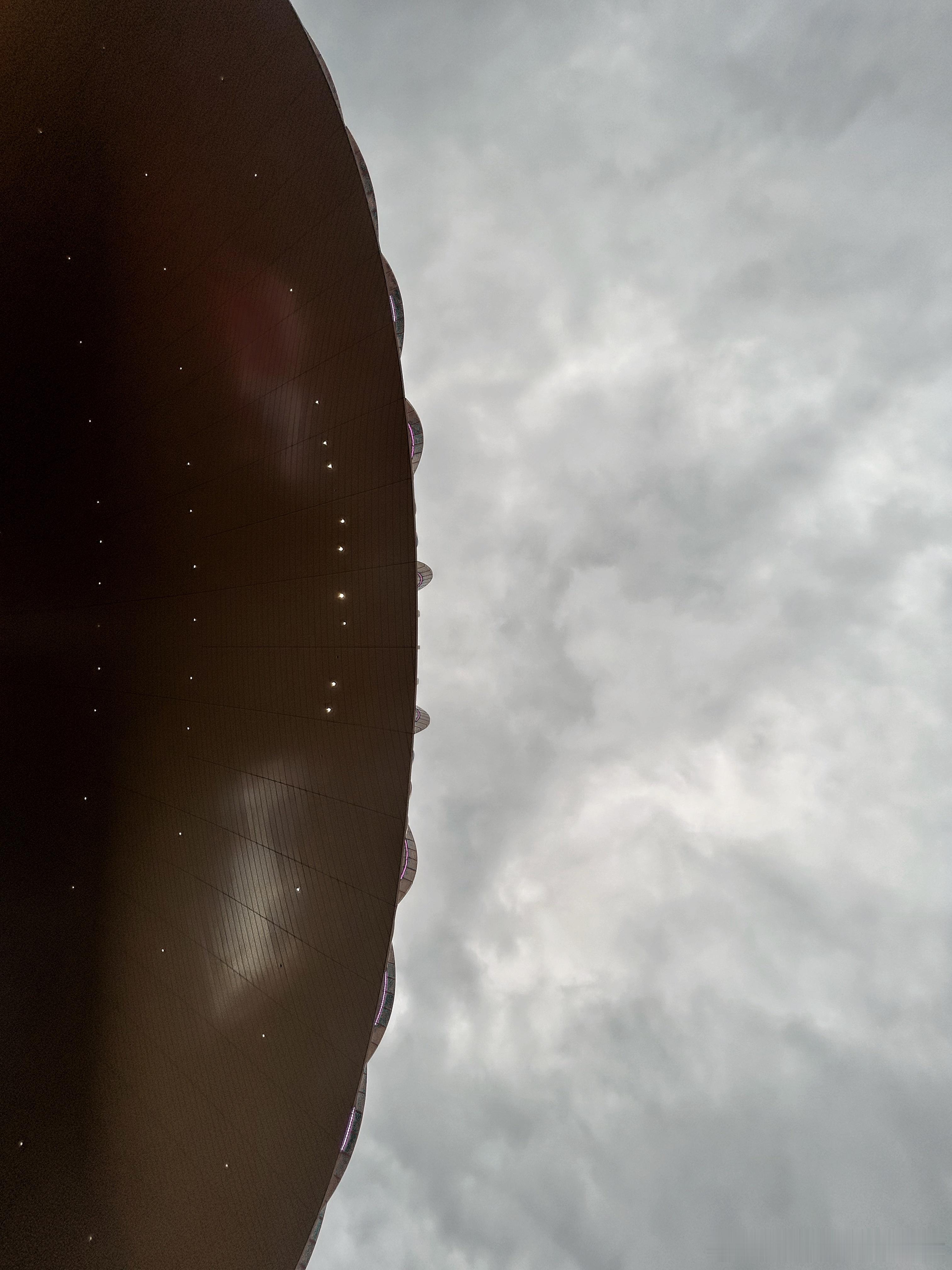 暴力破坏尚界Z7内饰顶棚，拍摄抹黑视频，迅速被警方完成溯源，涉案者以被抓捕带走。