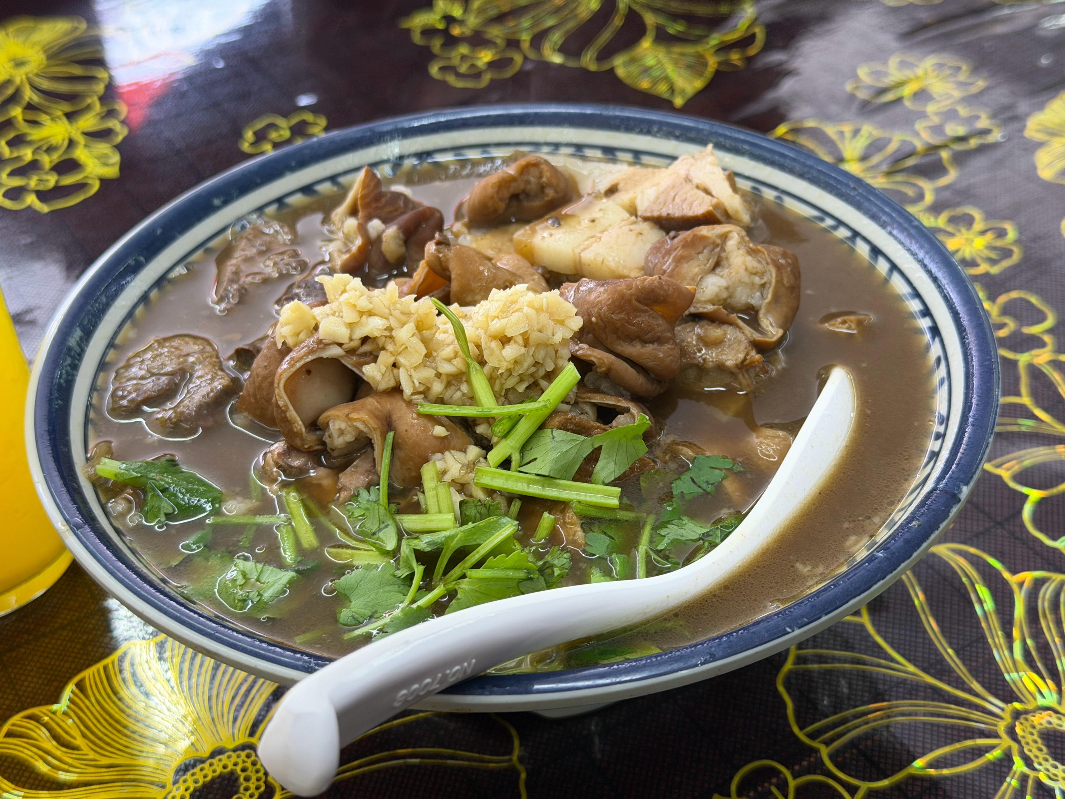 来北京的第一餐，吃点儿卤煮，那叫一个地道大家吃过吗？ 北京