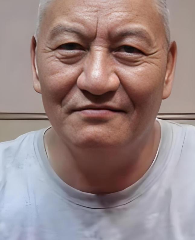 别让梁实再考了：30 次高考未如愿，他该歇歇了

很多人熟悉梁实，都是从 “高考