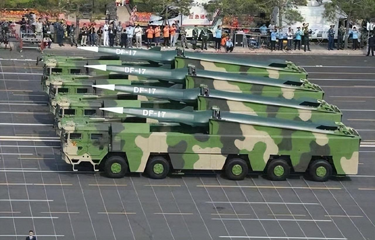 中国火箭军有多厉害？不夸张的说，光火箭军的4000多发导弹，都能把美国炸成焦土。