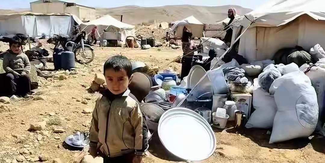 2026年3月3日，波斯湾黑烟未散，美国第五舰队巴林基地遭伊朗导弹重创，几十万吨