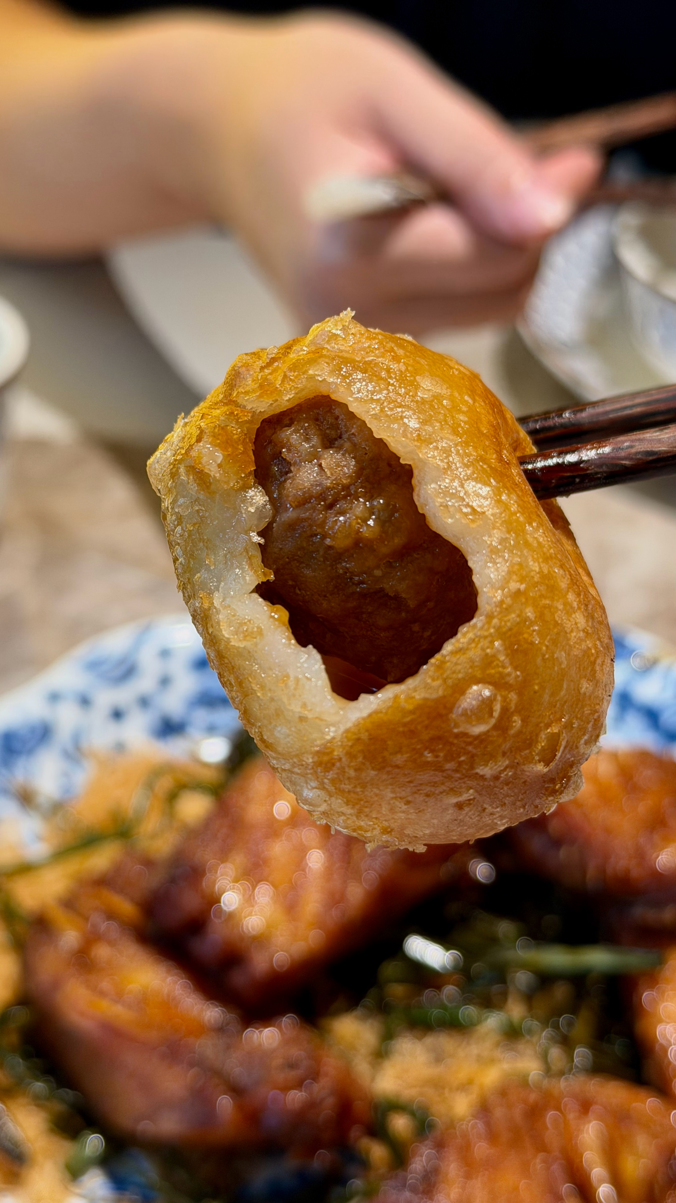 我：突然好想吃玉兰饼🤤🤤早夫：那不一脚油门的事儿嘛🤓🤓先喝上了一杯好惊艳