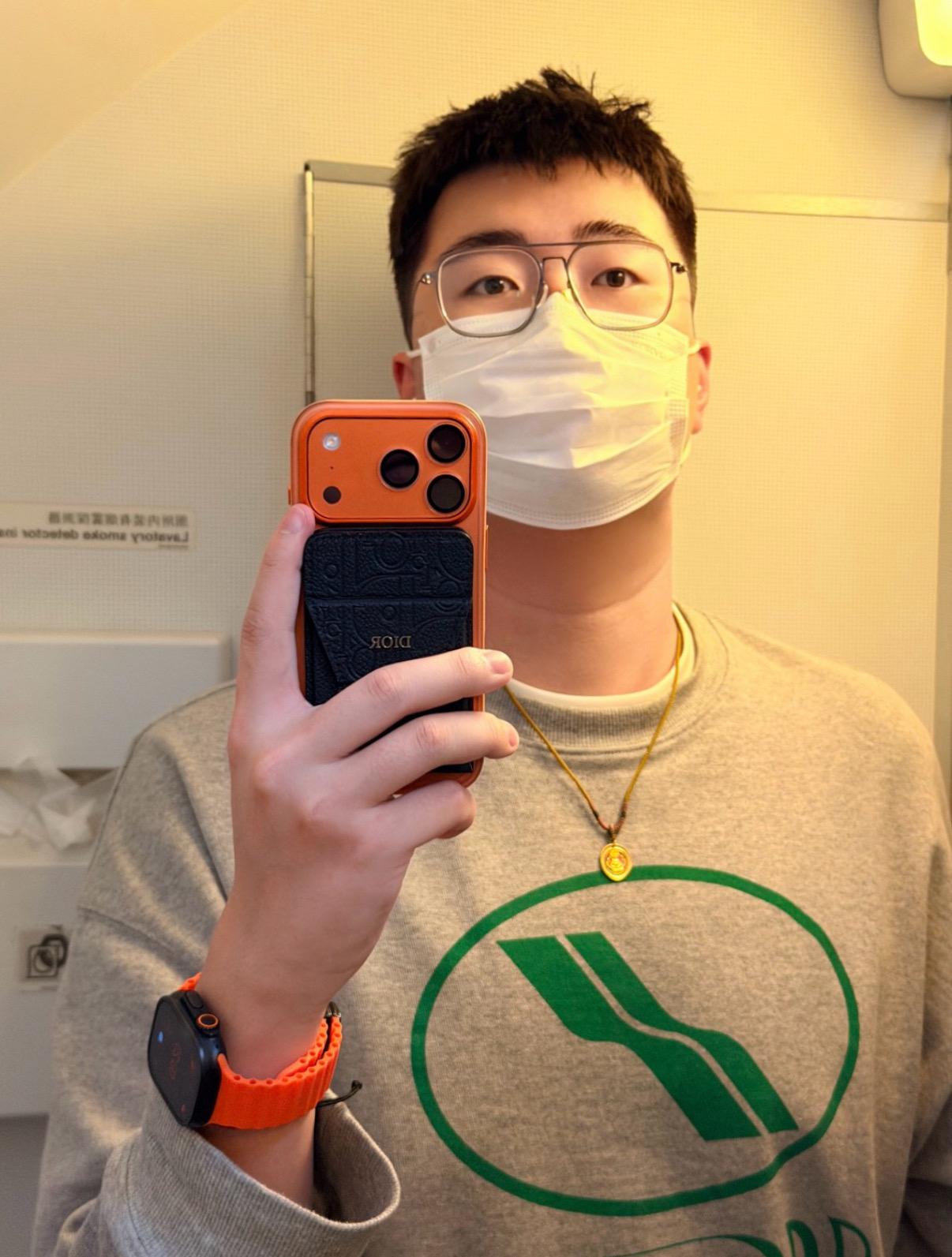 红眼航班要了小小的老子半条命。