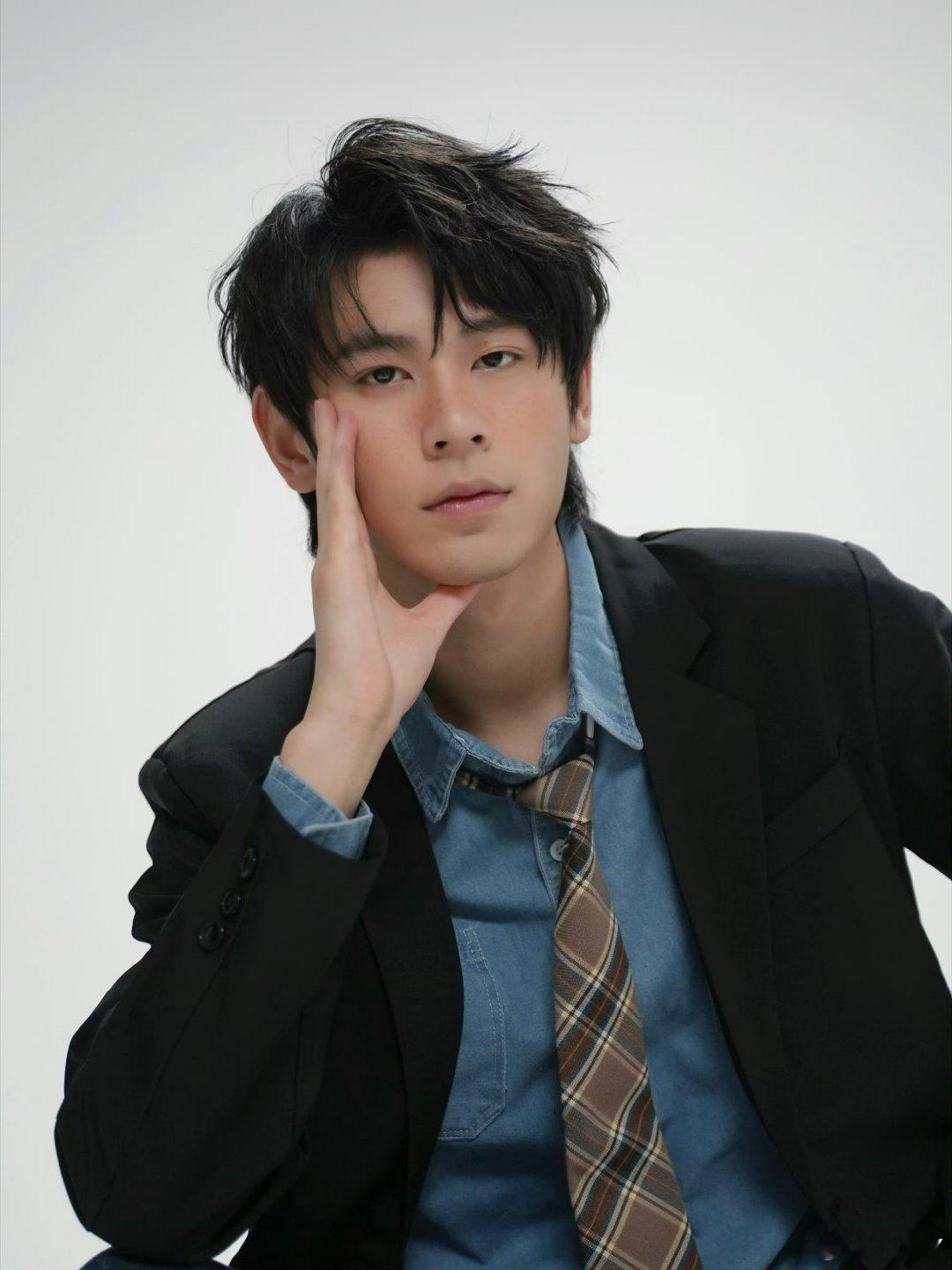 无畏NoFear 🍑心光自为引多远都无畏 像春日里带着暖意的光，又带着让人安心