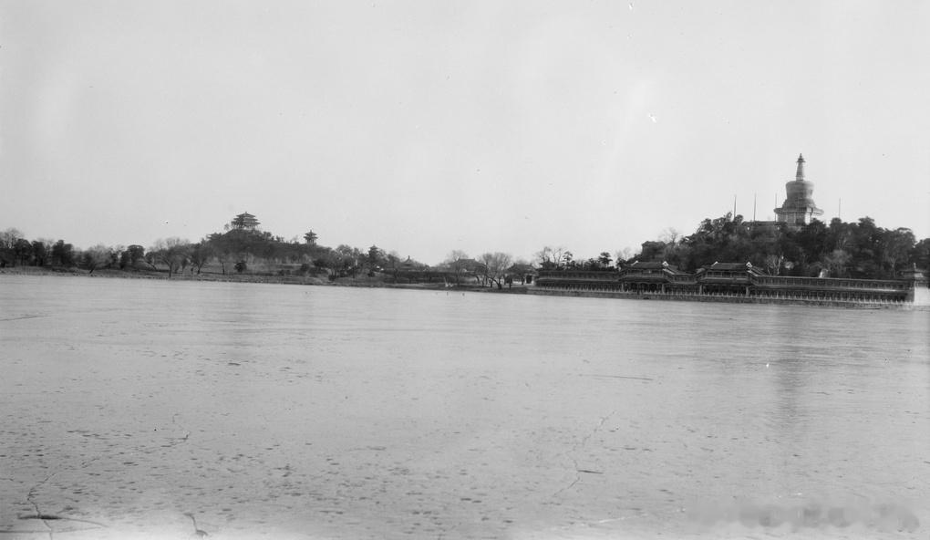Coal Hill (景山公园 Jingshan Park) and the W