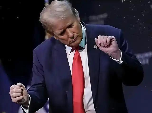 美国要是倒下了，最受伤的还是中国，为什么这么说，因为美国现在还是第一。

麻烦看