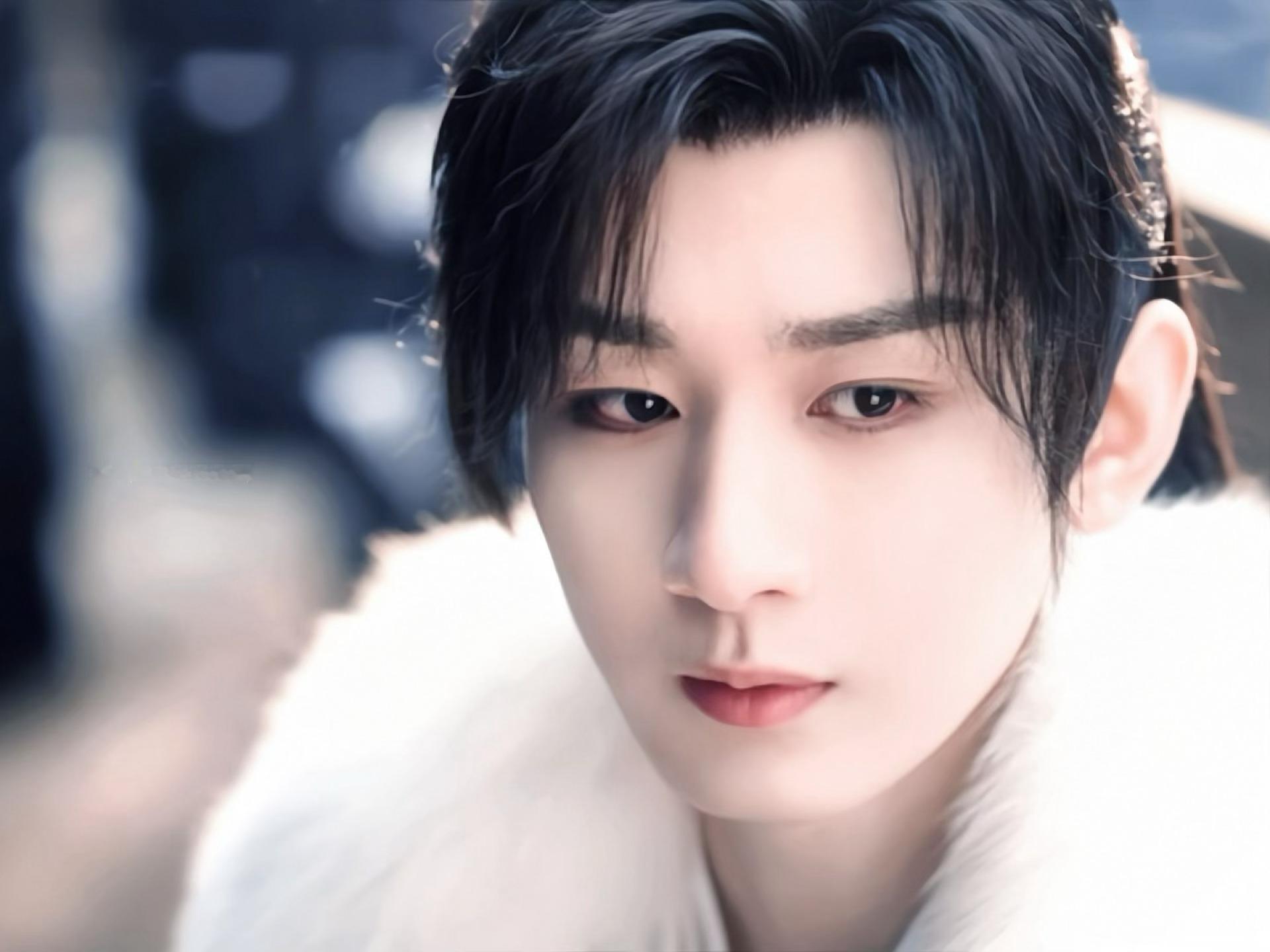 富贵少爷这个眼神好孤寂💧在以为父亲的爱和自由终于唾手可得时又被父亲亲手捏碎，兜