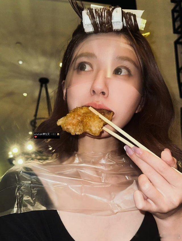 #赵露思棕色齐肩短发# 短发露思确实别有一番风味，真是人见人爱啊。 ​​​