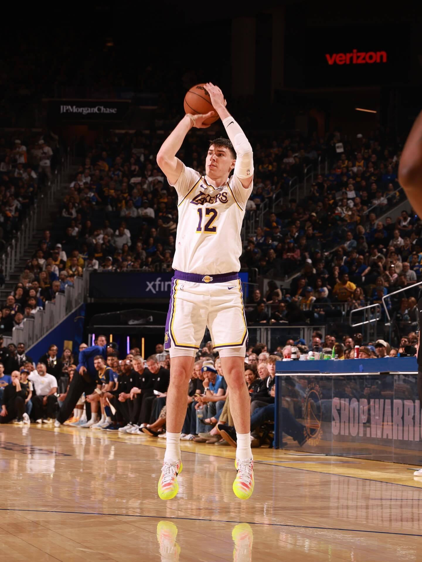 拉拉维亚更新ins ：“Perfect attendance”拉拉维亚洛杉矶湖人