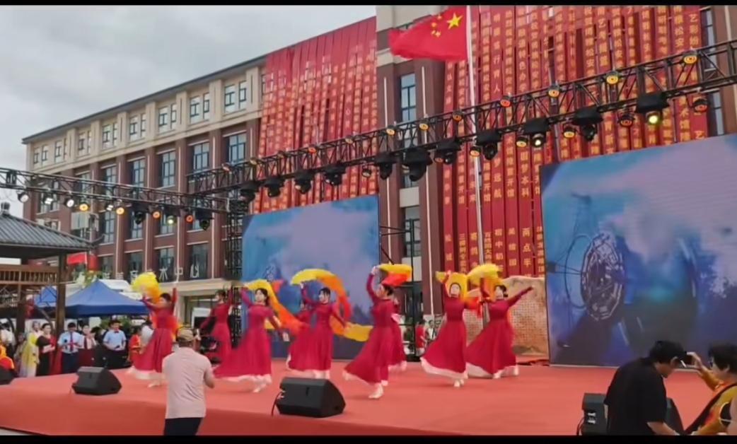 七律·观摩博雅松安学校“一园两馆”竣工庆典感怀
 
五月欣逢盛事临，
松安博雅起