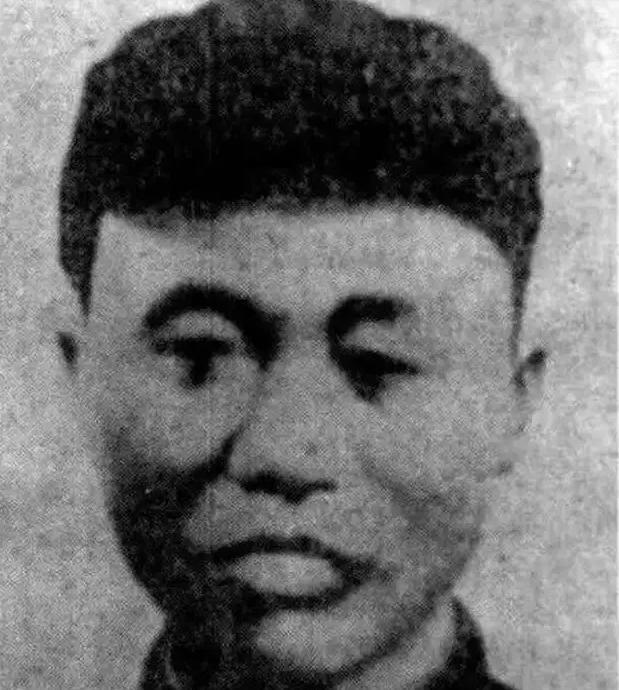 “那个人好像是革命叛徒！”1950年，黄克诚参加一次会议时，突然觉得一位工作人员