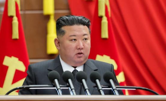 金正恩作出重大宣布：我们正朝着正确的发展方向前进！这话不是说给中国听的，而是说给