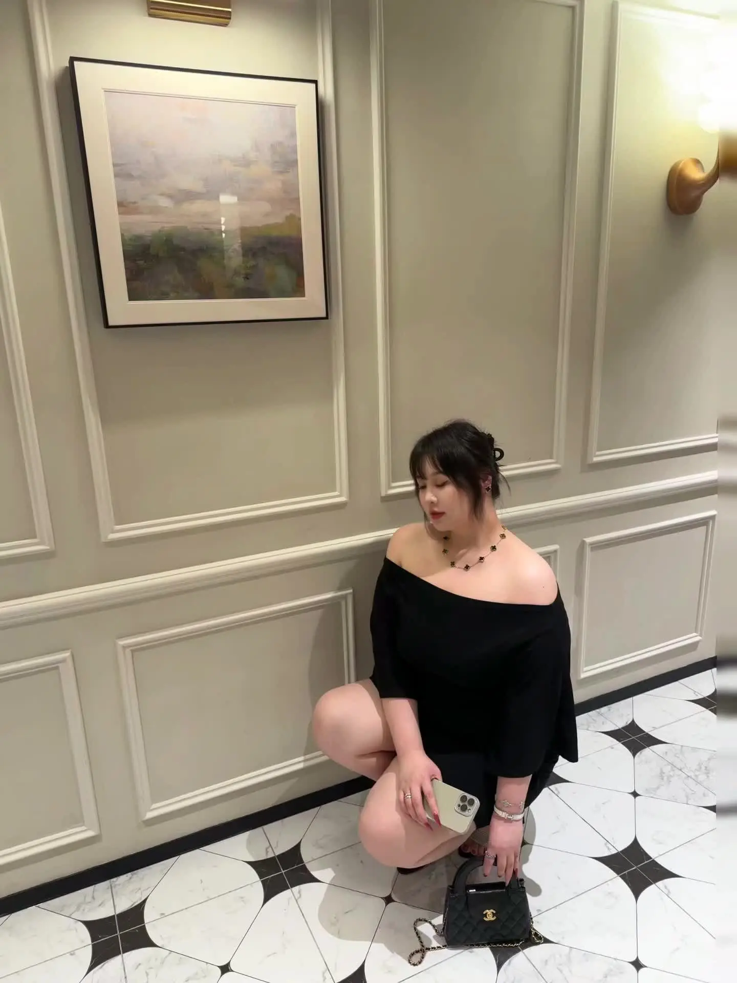 今天喷的香水是Celine的不羁 非常符合我的20岁 年轻 自由 不羁...
